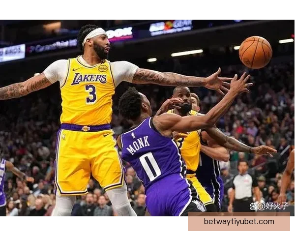 雷迪克连续两季带领湖人赢得50胜成队史第二人并跻身历史前五 雷迪克连续两季带领湖人赢得50胜成队史第二人并跻身历史前五