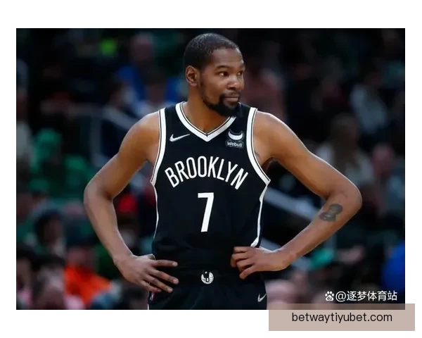 杜兰特称詹姆斯能打4到5年 末节仅出手2次重视团队篮球