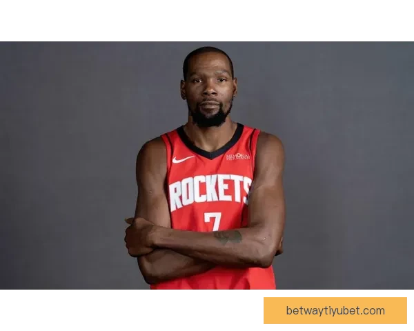 杜兰特称詹姆斯能打4到5年 末节仅出手2次重视团队篮球