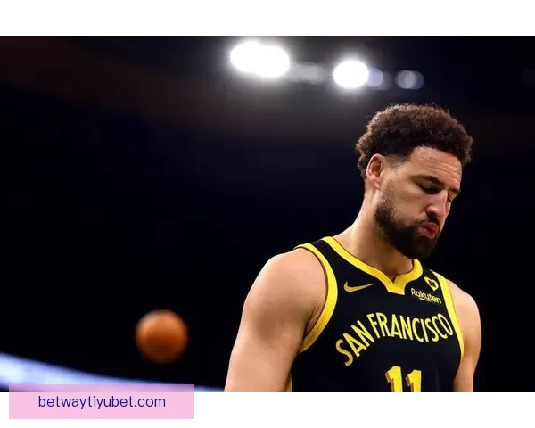 克莱汤普森女友梅根斯塔莉安演出时突感不适紧急送医引关注